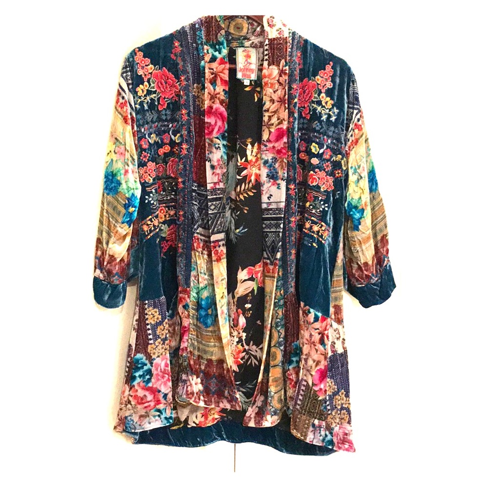 Woman biza embroidery kimono